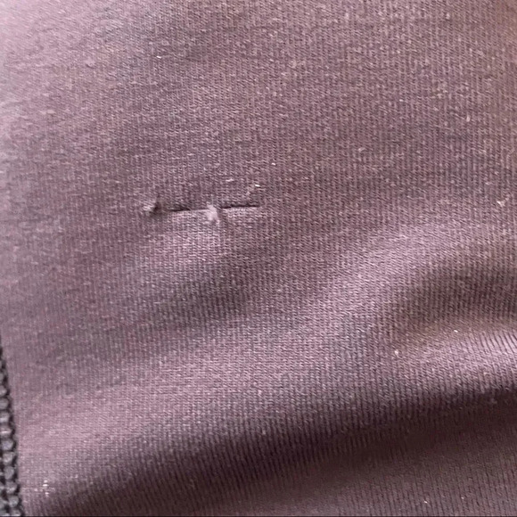 Lululemon Navy & White Cropped Wunder Under Leggings SZ 4 - Picture 5 of 6